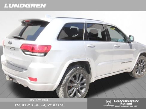 Used 2021 Jeep Grand Cherokee Laredo X AWD/4WD image 37