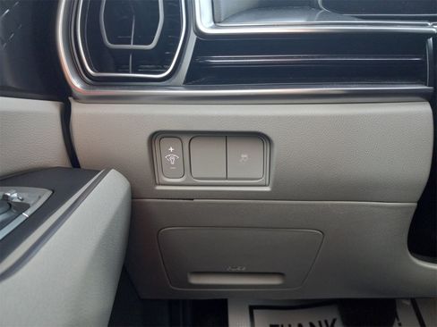 Used 2024 Kia Sorento S w/ Panoramic Sunroof Package image 18