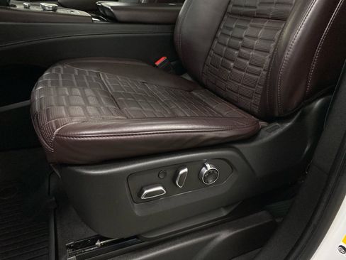 Used 2023 Cadillac Escalade Premium Luxury Platinum image 18