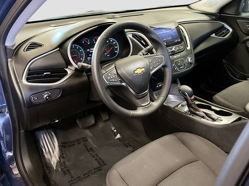 Used 2025 Chevrolet Malibu RS FWD image 9