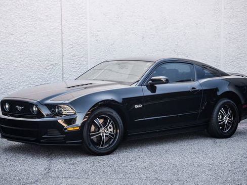 Used 2013 Ford Mustang GT Premium image 32
