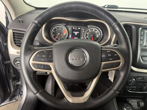 Used 2017 Jeep Cherokee Latitude AWD/4WD image 18