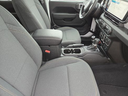 New 2025 Jeep Gladiator Sport image 11