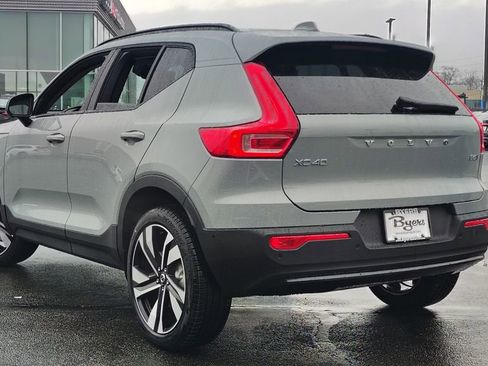 New 2026 Volvo XC40 B5 Plus w/ Climate Package image 4