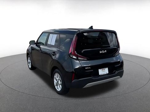 Used 2025 Kia Soul LX w/ LX Technology Package FWD image 11