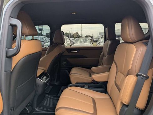 Used 2025 Nissan Armada SL w/ Captain's Chari Seat Package AWD/4WD image 14