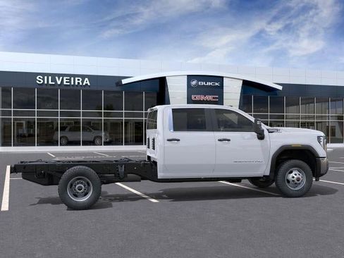 New 2025 GMC Sierra 3500 Pro w/ Convenience Package image 32