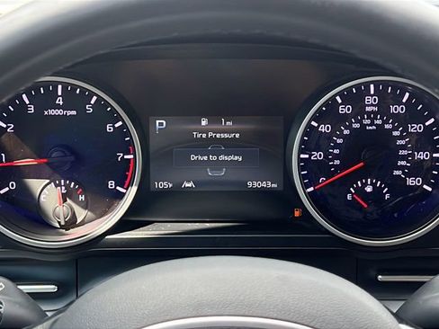 Used 2023 Kia Carnival LX FWD image 23