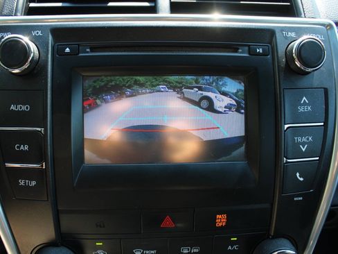 Used 2015 Toyota Camry SE FWD image 32