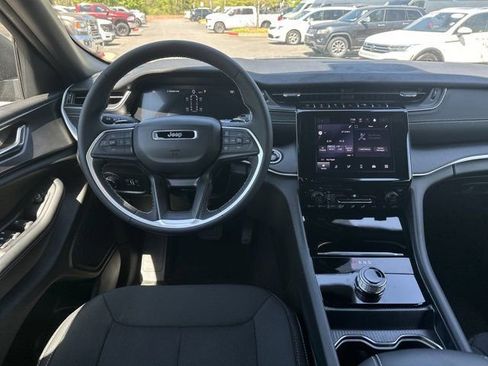 New 2025 Jeep Grand Cherokee L Laredo image 23