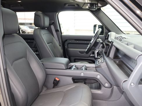 Certified 2025 Land Rover Defender 110 S AWD/4WD image 28