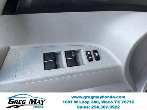 Used 2012 Toyota Highlander FWD w/ Tech Pkg image 11