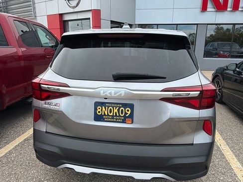 Used 2023 Kia Seltos LX AWD/4WD image 5