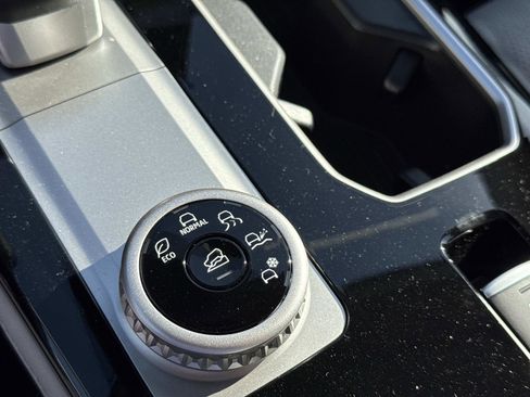 New 2026 Mitsubishi Outlander SEL image 25