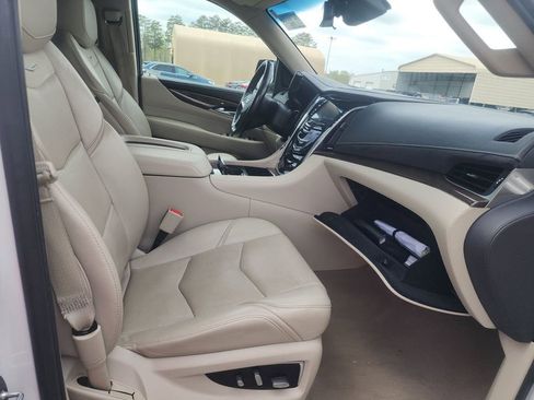 Used 2020 Cadillac Escalade Luxury image 14
