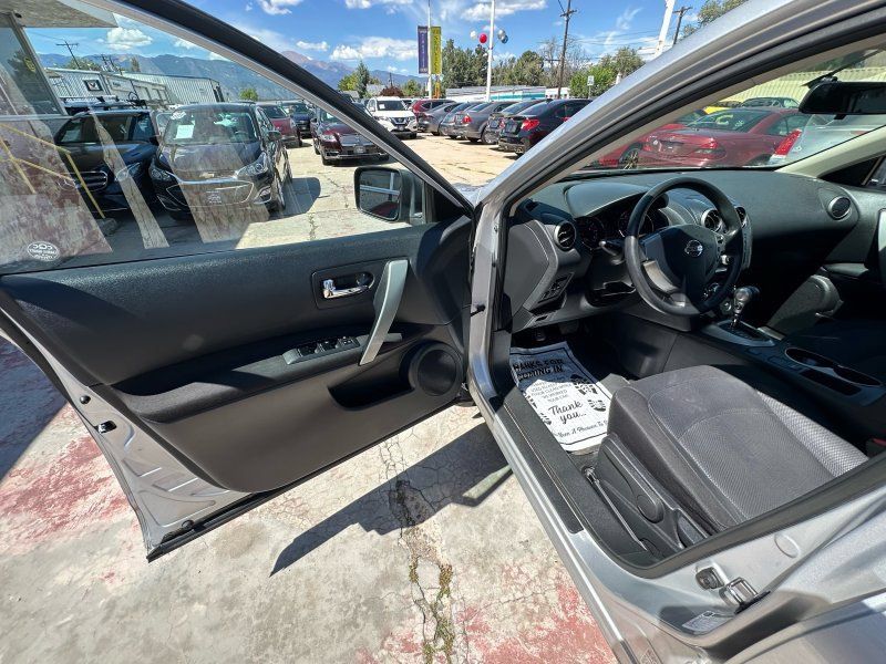 Used 2013 Nissan Rogue S AWD/4WD image 12