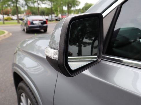 Used 2023 Chevrolet Traverse Premier FWD image 15