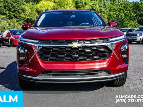 Used 2025 Chevrolet Trax LT FWD image 9