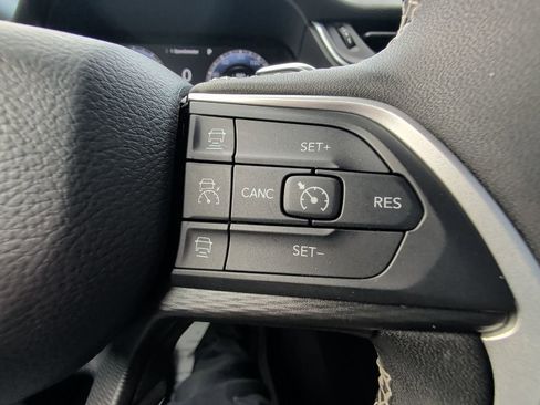 Used 2024 Jeep Grand Cherokee Altitude image 19