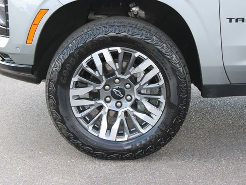 Used 2025 Chevrolet Tahoe Z71 w/ Comfort Package AWD/4WD image 21