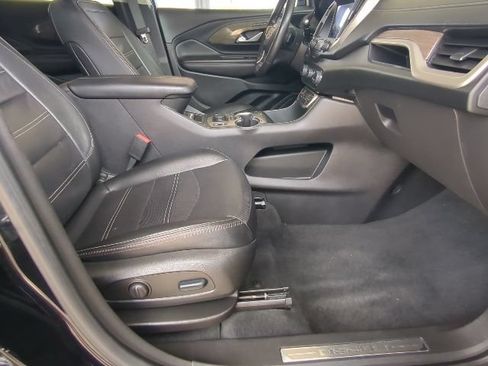 Certified 2022 GMC Terrain Denali w/ Denali Premium Package AWD/4WD image 24
