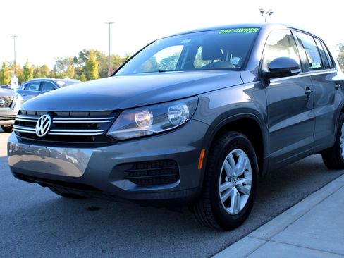 Used 2014 Volkswagen Tiguan S image 3