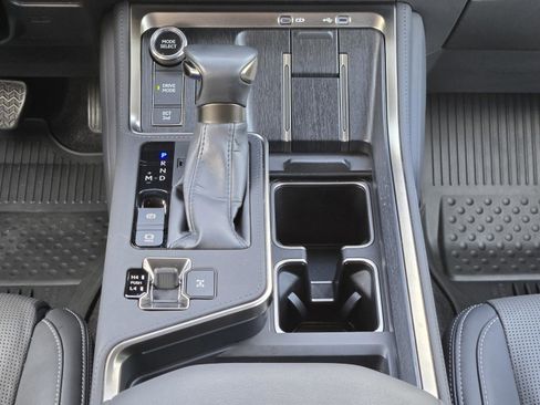 Used 2024 Lexus GX 550 w/ Cold Area Package AWD/4WD image 14