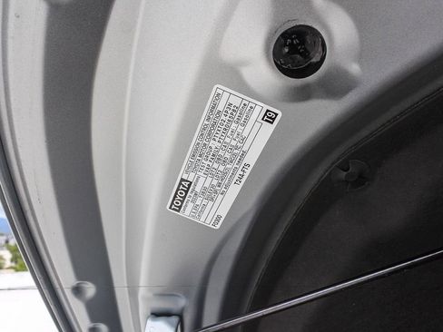 Used 2023 Toyota Highlander XLE FWD image 28