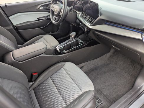 Certified 2024 Chevrolet Trax LT w/ Driver Confidence Package image 14