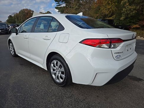 Used 2025 Toyota Corolla LE image 5
