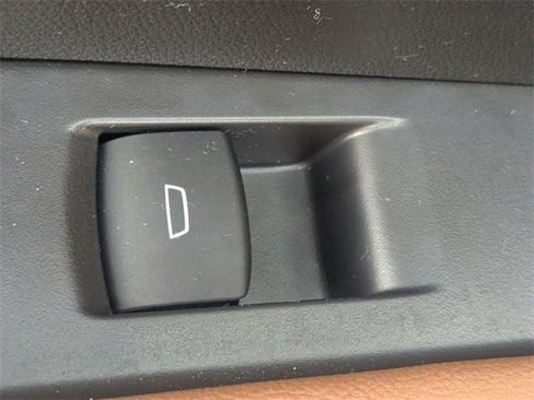 Used 2025 GMC Canyon AT4 image 25