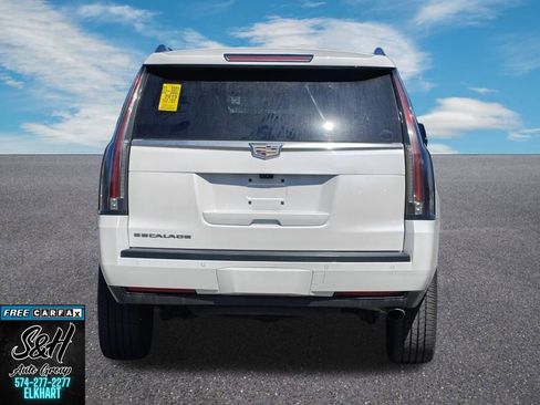 Used 2019 Cadillac Escalade Luxury AWD/4WD image 16