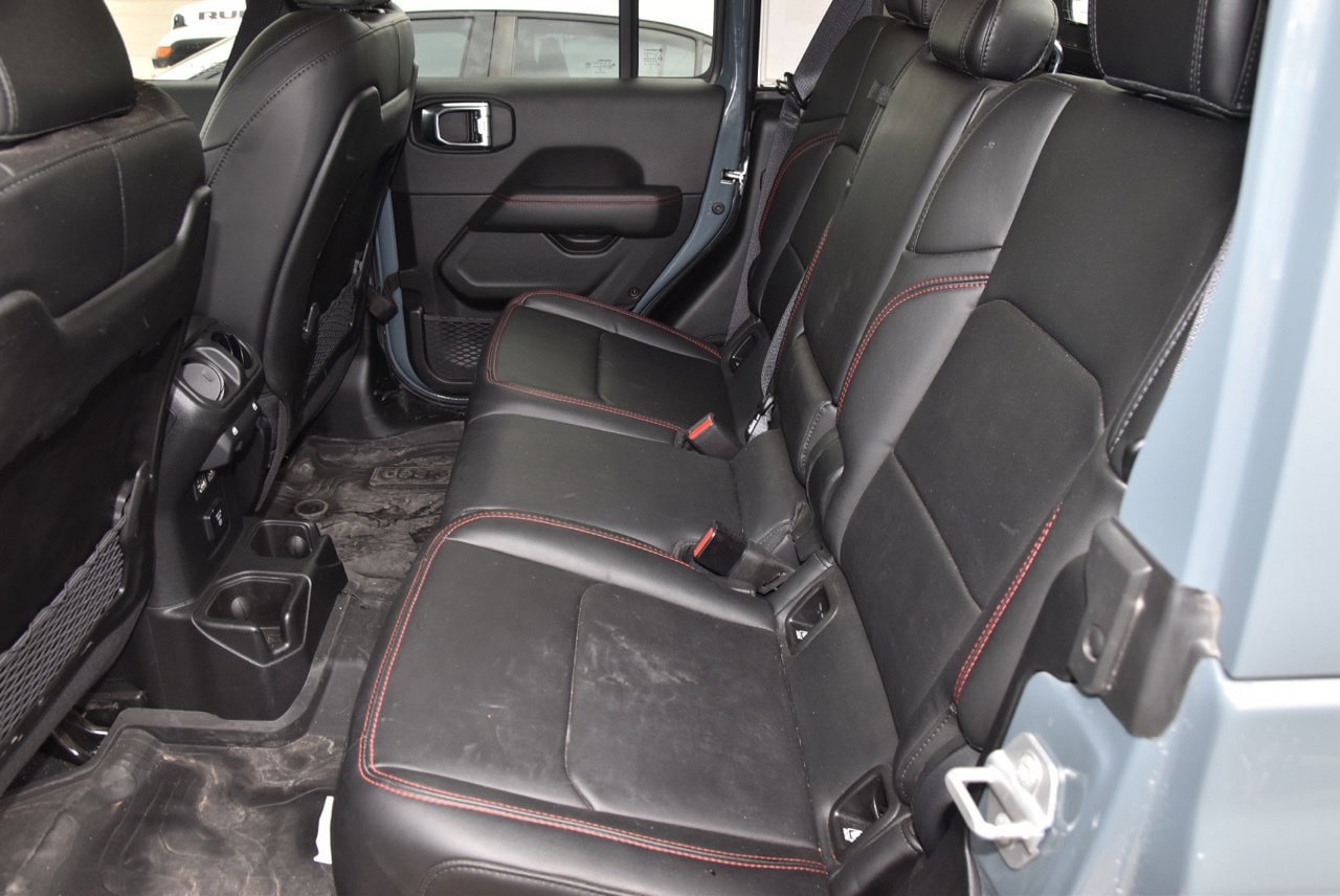 Used 2025 Jeep Gladiator Rubicon w/ Convenience Group AWD/4WD image 11