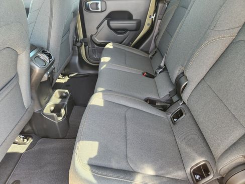 New 2025 Jeep Gladiator Sport image 21