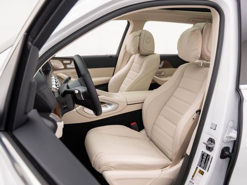 New 2026 Mercedes-Benz GLS 450 4MATIC image 18