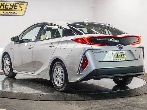 Used 2020 Toyota Prius Prime XLE FWD image 2