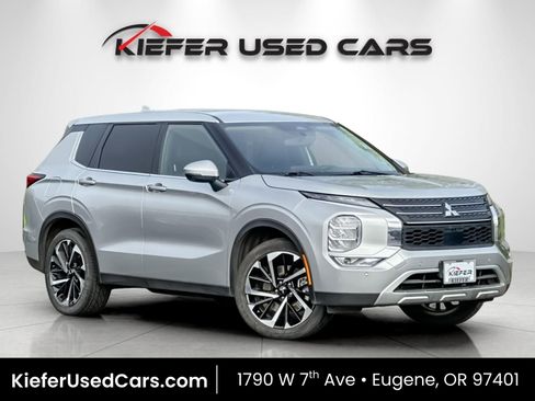 Used 2024 Mitsubishi Outlander SE FWD image 1