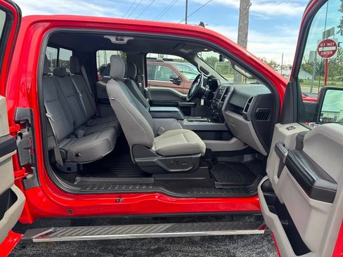 Used 2019 Ford F150 XLT w/ Equipment Group 302A Luxury AWD/4WD image 38