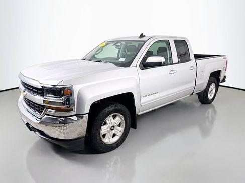 Used 2018 Chevrolet Silverado 1500 LT AWD/4WD image 3