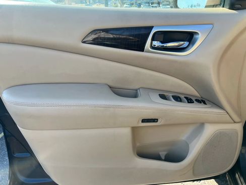 Used 2015 Nissan Pathfinder Platinum w/ Cargo Package FWD image 8