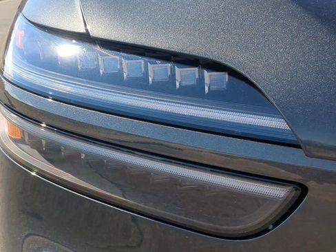 New 2026 Genesis GV70 2.5T Advanced image 9