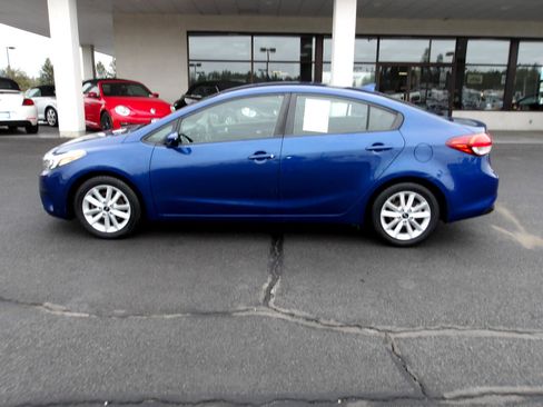 Used 2017 Kia Forte LX w/ LX Popular Package image 2