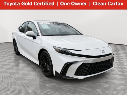 Certified 2026 Toyota Camry SE FWD image 1