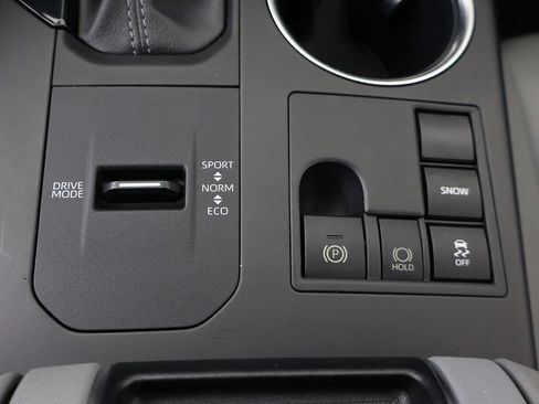 Used 2023 Toyota Highlander XLE FWD image 55