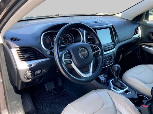 Used 2018 Jeep Cherokee Limited FWD image 16
