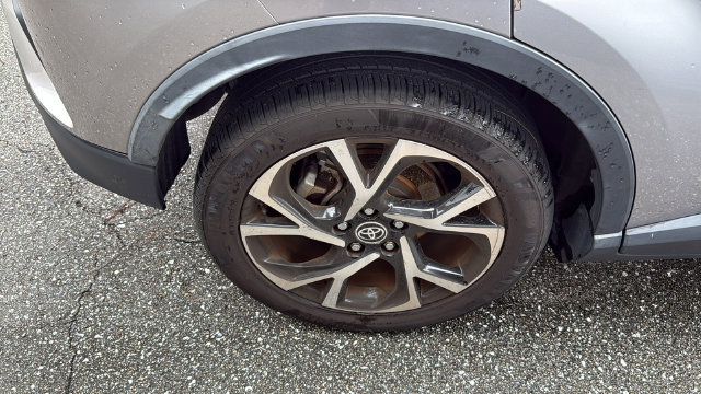 Used 2020 Toyota C-HR XLE FWD image 9