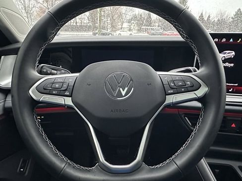 Certified 2025 Volkswagen Tiguan SE image 41