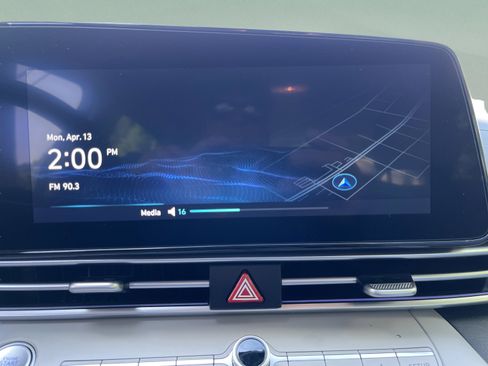 Used 2025 Hyundai Elantra Limited FWD image 14