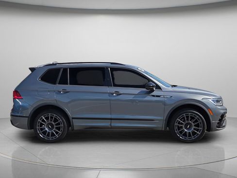 Used 2022 Volkswagen Tiguan SE R-Line FWD image 9