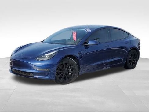 Used 2021 Tesla Model 3 Standard Range Plus image 1